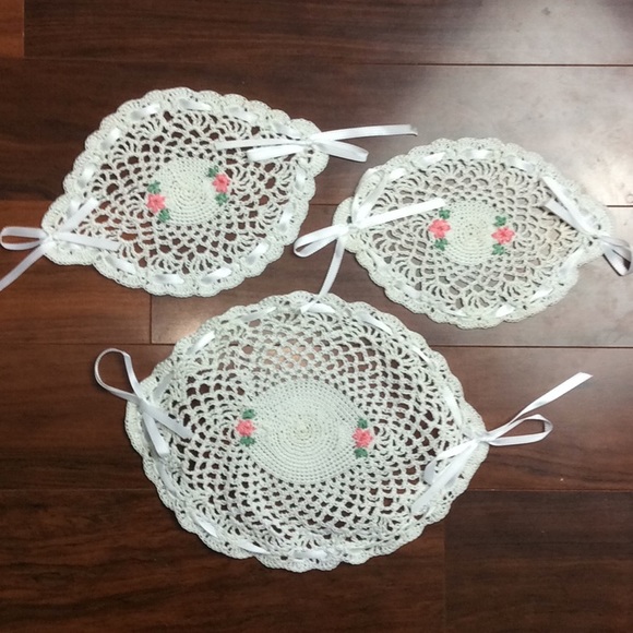 Ribbon Tied Vintage Crocheted Oval Doilies Set of 3 - Picture 1 of 5